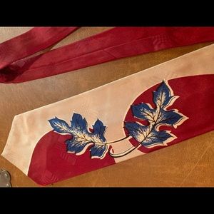 Late 1940’s maroon and cream swirl leaf print tie